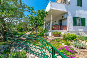 Apartment Garden by the sea